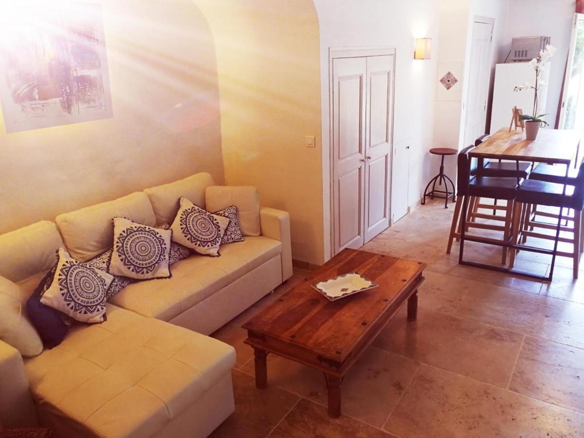 Bastide Provencale Les Muriers D'Engaspaty เซญองส์ ภายนอก รูปภาพ