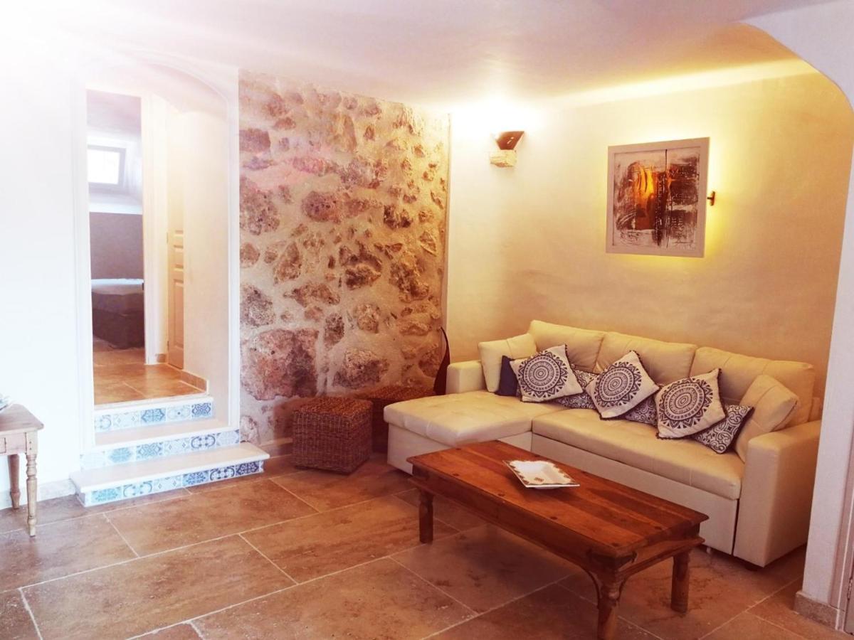 Bastide Provencale Les Muriers D'Engaspaty เซญองส์ ภายนอก รูปภาพ