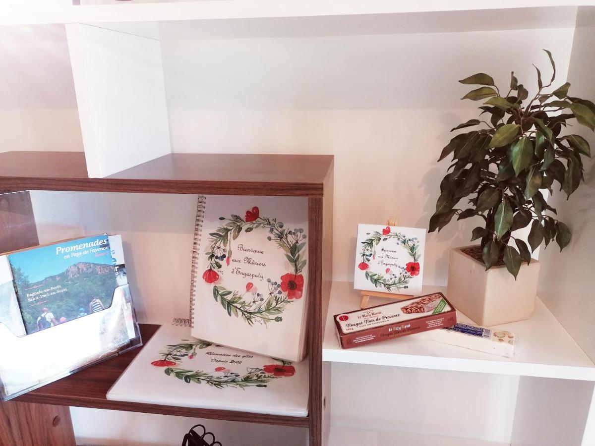 Bastide Provencale Les Muriers D'Engaspaty เซญองส์ ภายนอก รูปภาพ