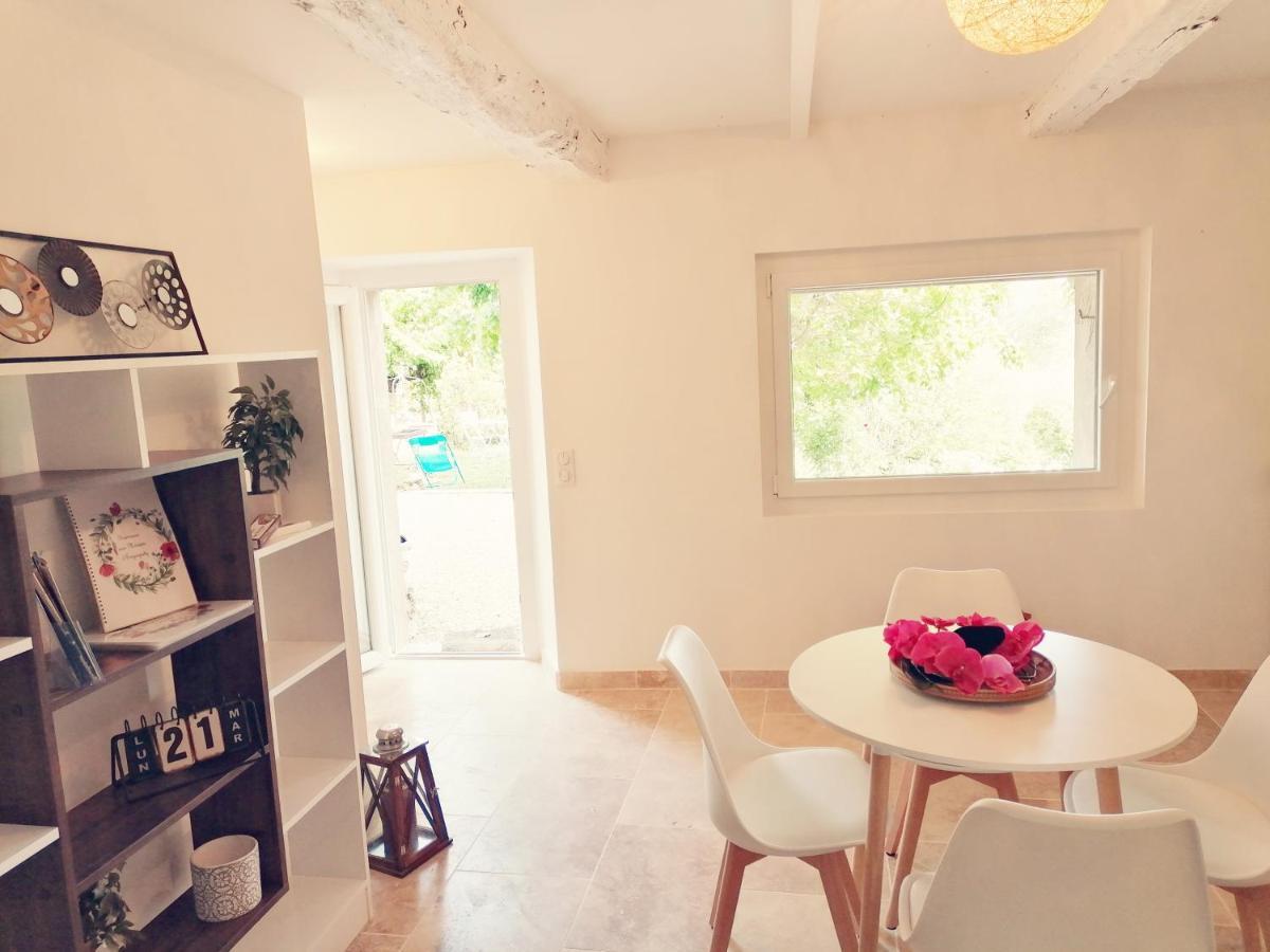 Bastide Provencale Les Muriers D'Engaspaty เซญองส์ ภายนอก รูปภาพ