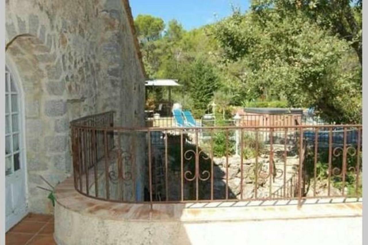Bastide Provencale Les Muriers D'Engaspaty เซญองส์ ภายนอก รูปภาพ