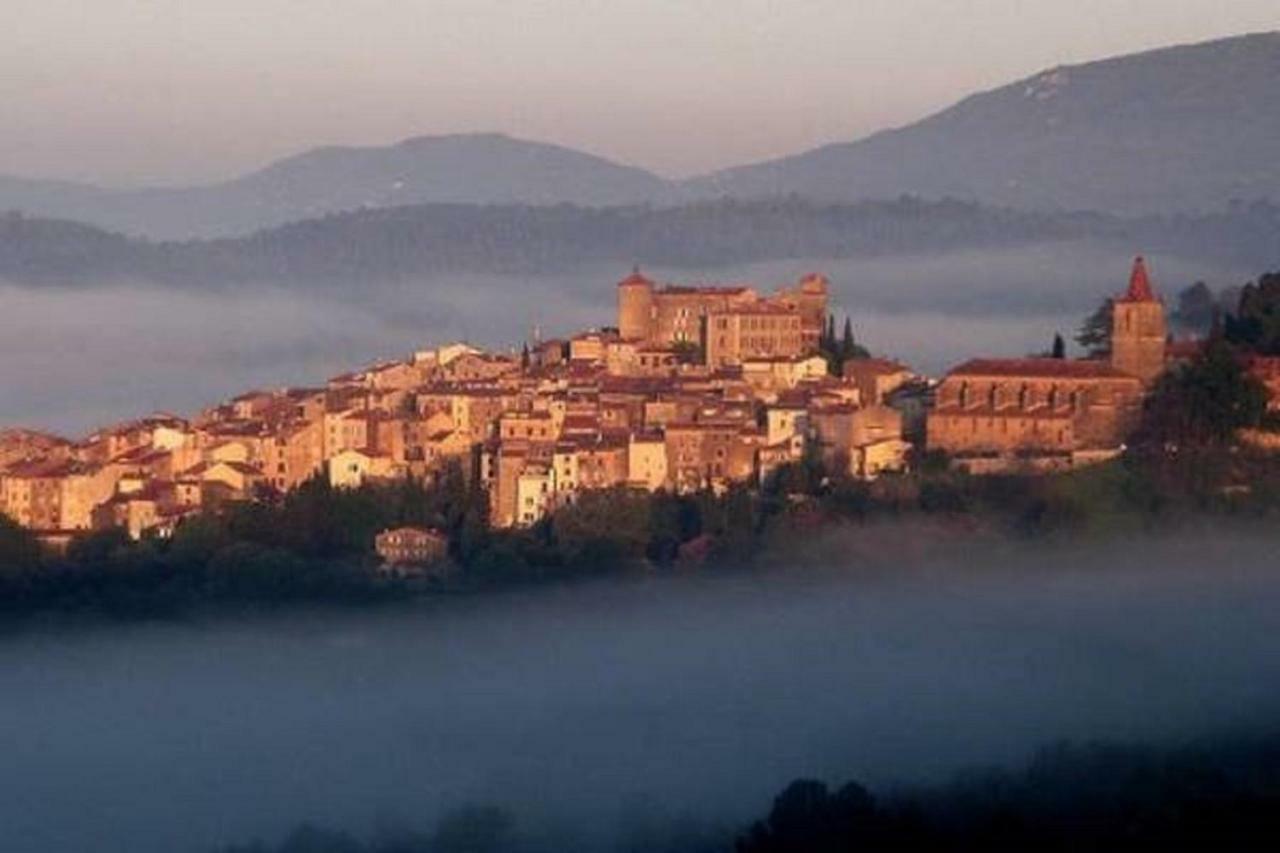 Bastide Provencale Les Muriers D'Engaspaty เซญองส์ ภายนอก รูปภาพ